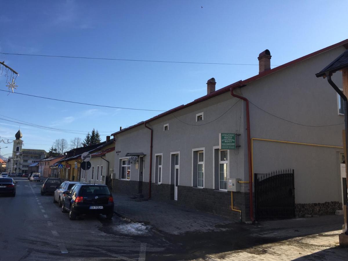 Alpine Loft Apartment Campulung Moldovenesc Bagian luar foto